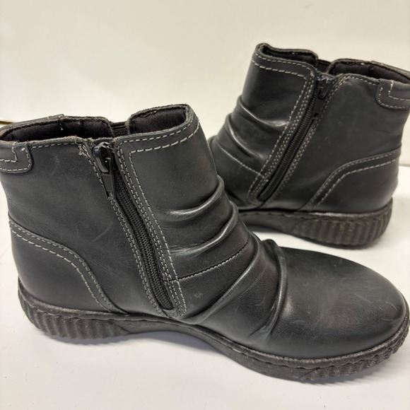 Clarks‎ Caroline Orchid Women's 5.5M Leather Ankle Boots Comfort Ruched Zip - Picture 7 of 8